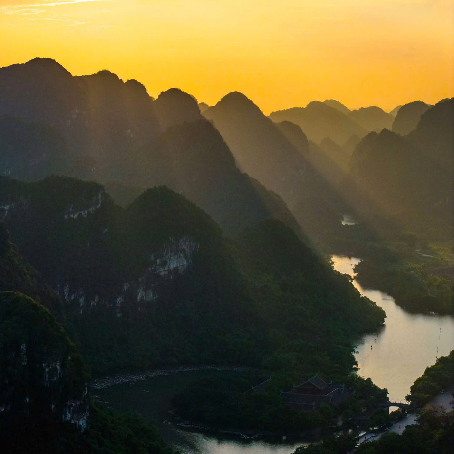 Tràng An – Hành Tinh Sinh Thái Giữa Non Nước Cố Đô