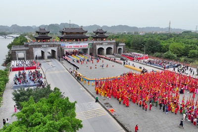 Lễ Hội Tràng An 2025 – Di Sản Ngàn Năm, Hồn Thiêng Sông Núi Giữa Lòng Ninh Bình