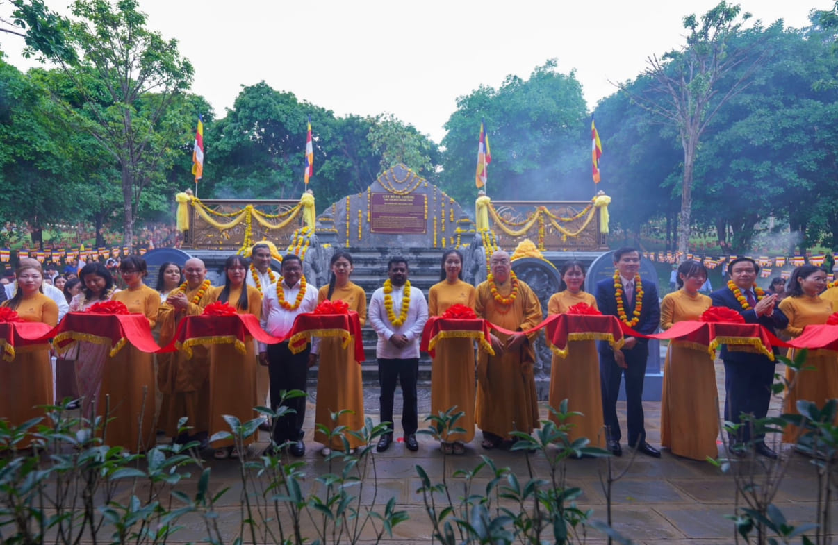 Tổng thống Sri Lanka Chiêm Bái và Trồng Cây Lưu Niệm tại Chùa Bái Đính, Ninh Bình