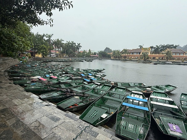 Nhiều điểm du lịch ở Ninh Bình tạm ngừng hoạt động do ảnh hưởng bão Wipha